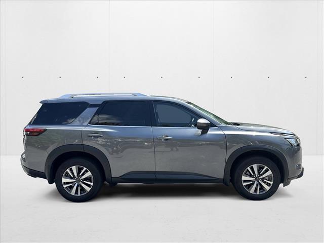 2022 Nissan Pathfinder SL photo 2