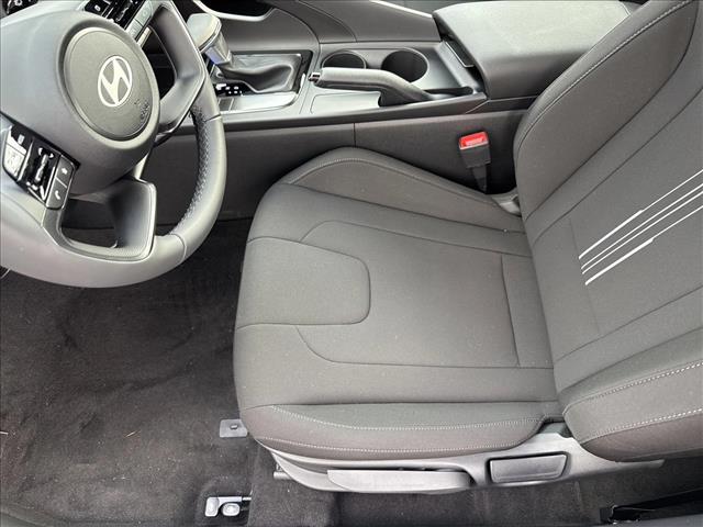 2025 Hyundai Elantra SEL Sport photo 4