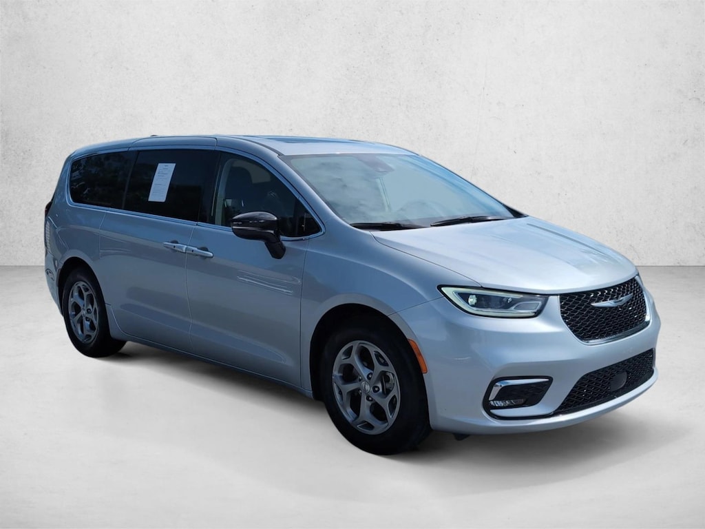 Used 2024 Chrysler Pacifica Limited Mini-van Passenger