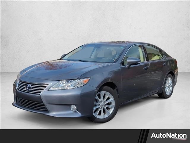 2013 Lexus ES 300h's photo