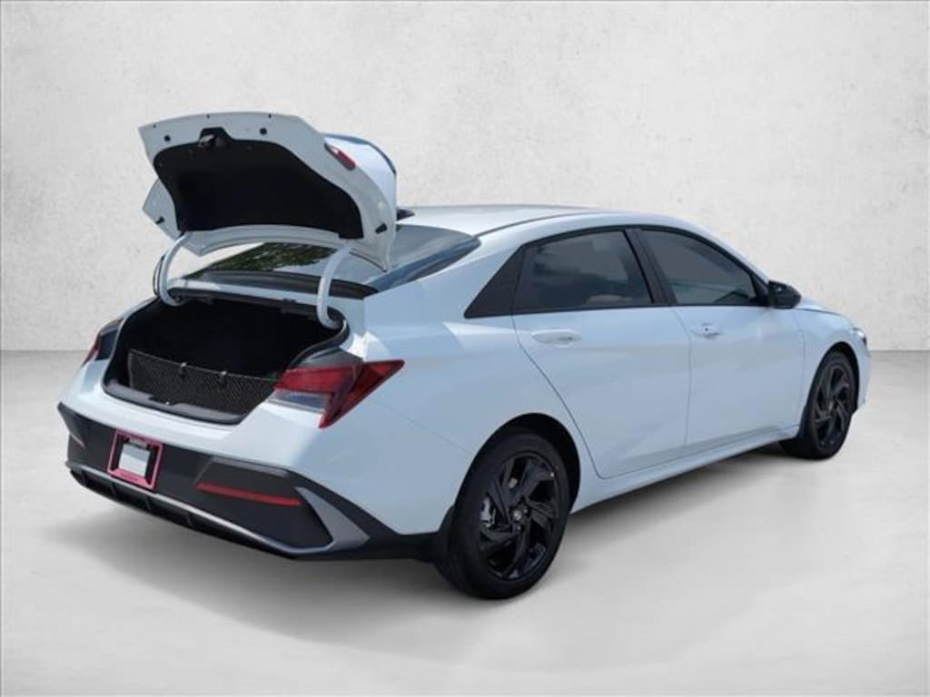 New 2026 Hyundai Elantra SEL Sport 4dr Car