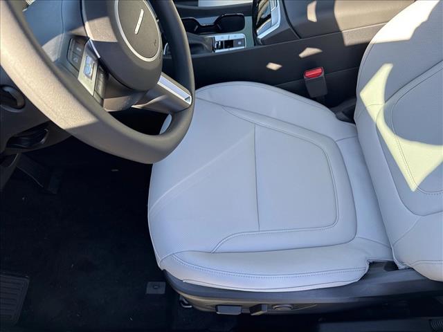 2025 Hyundai Santa Cruz SEL photo 2