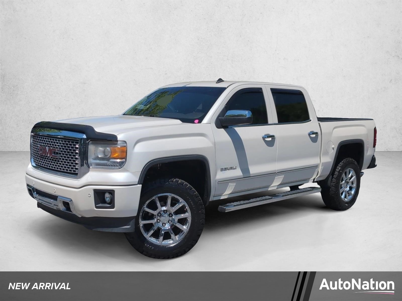 2014 GMC Sierra 4WD Crew Cab Short Box's photo