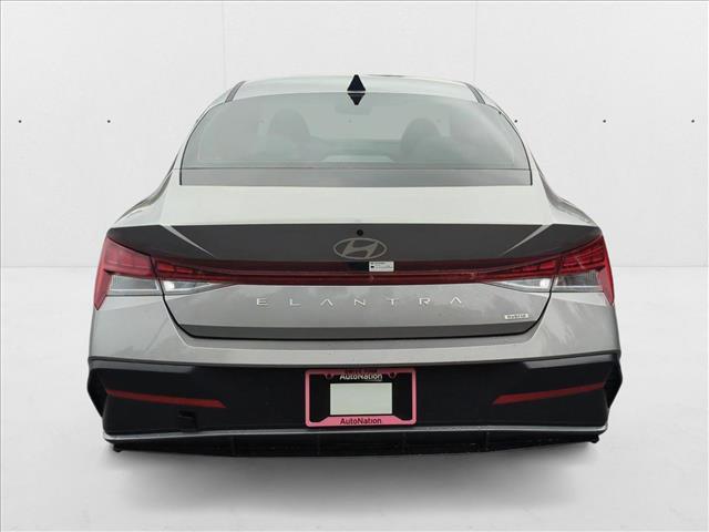 2025 Hyundai Elantra Limited - Photo 9