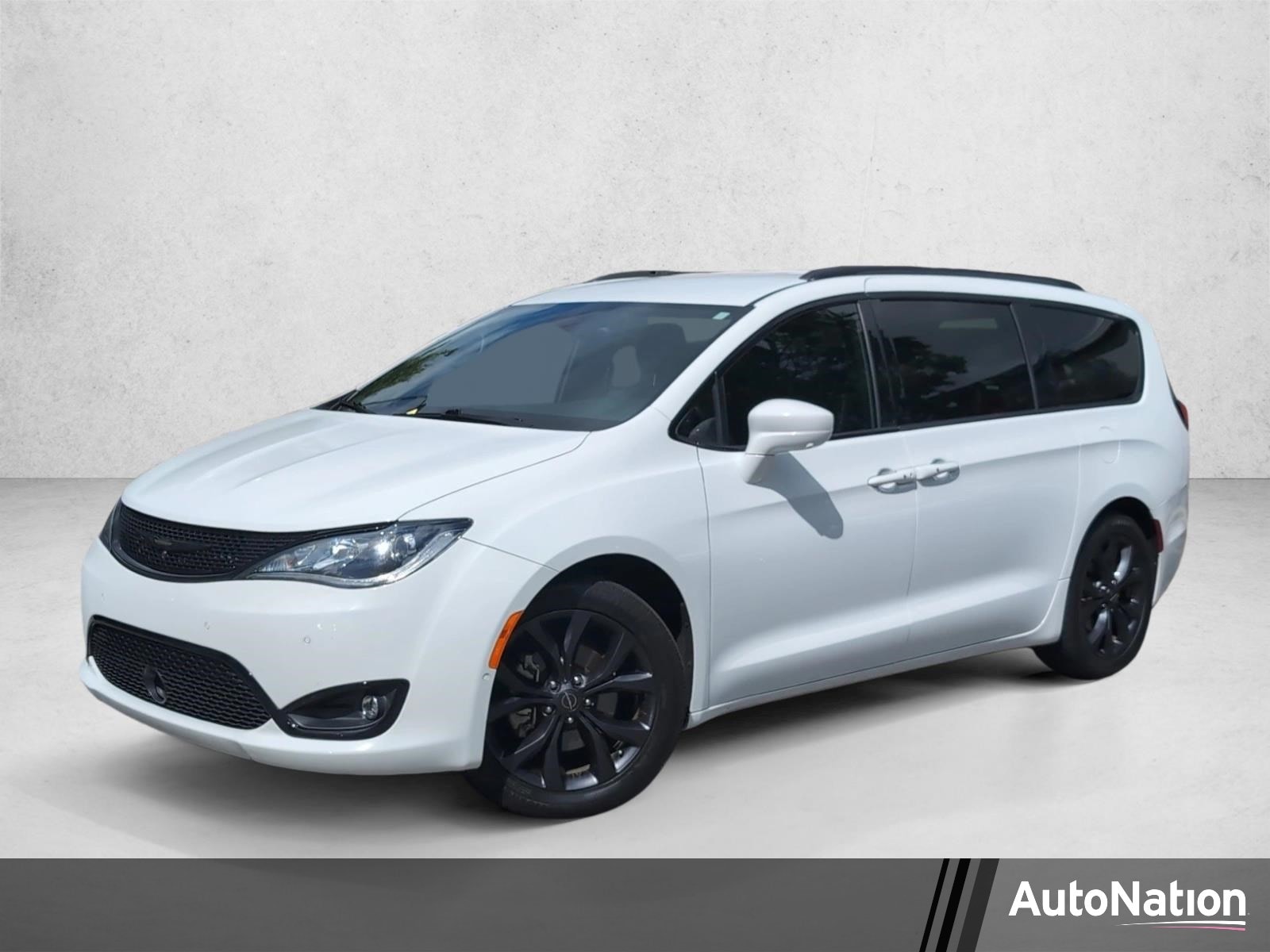 2019 Chrysler Pacifica Touring L Plus's photo