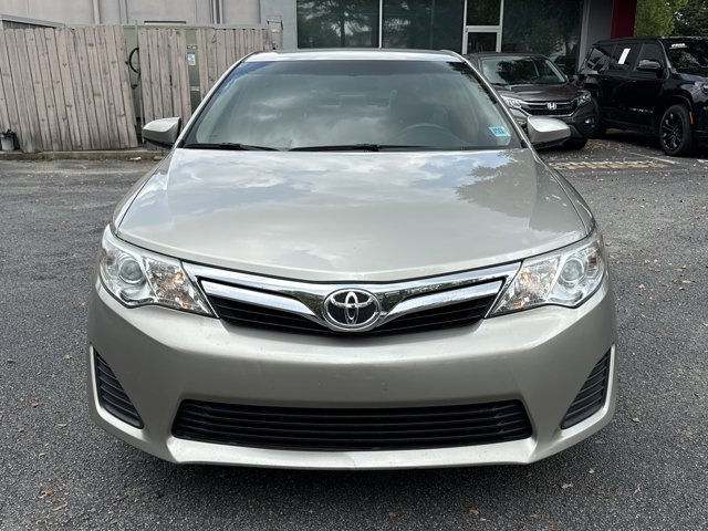 2014 Toyota Camry LE photo 2