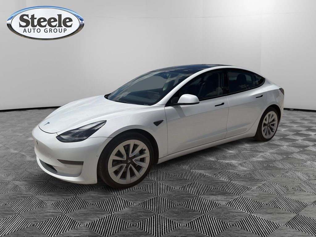 2022 Tesla Model 3 Standard Range Plus's photo