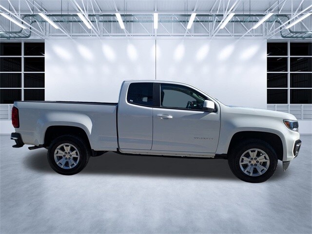 2022 Chevrolet Colorado LT photo 2