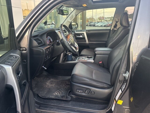 2016 Toyota 4Runner SR5 Premium photo 2