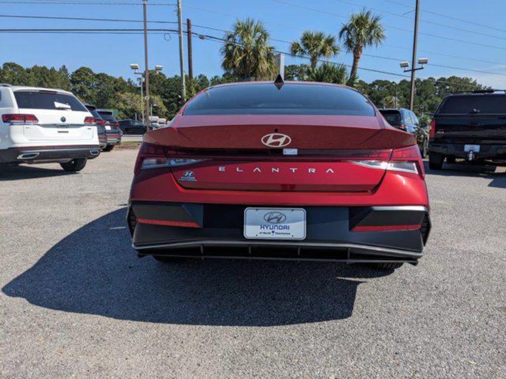 New 2025 Hyundai Elantra SEL Convenience Sedan