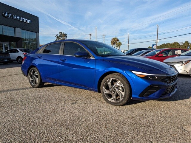 2025 Hyundai Elantra SEL Convenience photo 2