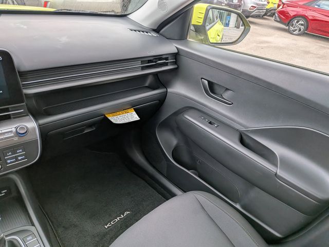 2025 Hyundai Kona SEL - Photo 17