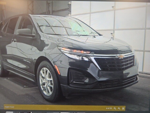 2022 Chevrolet Equinox LS photo 2