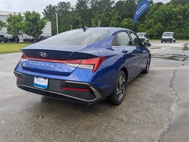 2024 Hyundai Elantra SEL Convenience photo 4