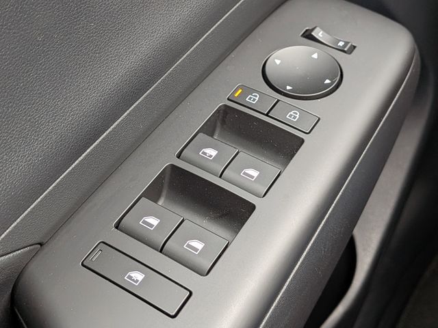 2025 Hyundai Kona SEL - Photo 24