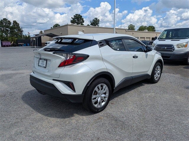 2021 Toyota C-HR LE photo 3
