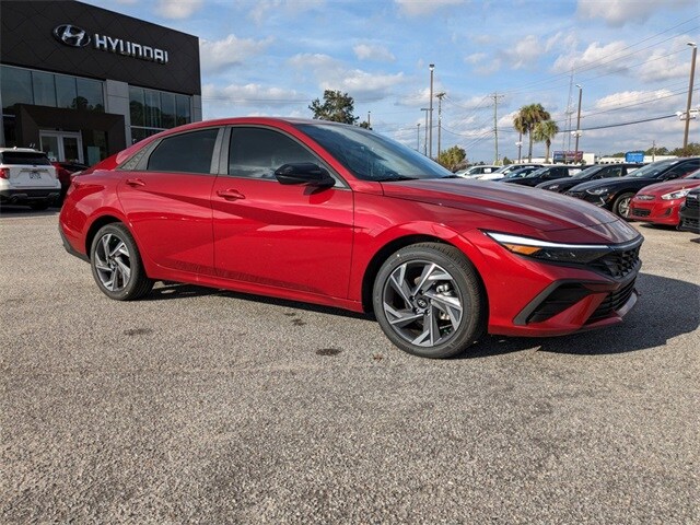 2025 Hyundai Elantra SEL Sport photo 2