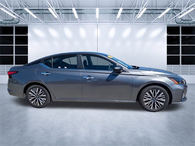 2024 Nissan Altima 2.5 SV photo 2