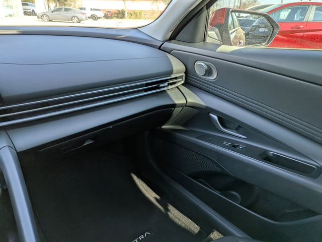 2025 Hyundai Elantra SEL - Photo 15