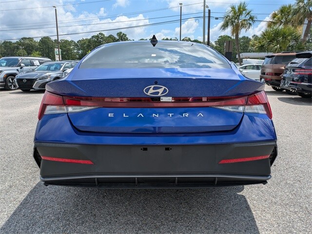 2024 Hyundai Elantra SEL photo 4