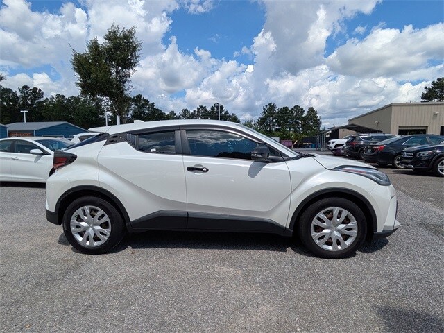 2021 Toyota C-HR LE photo 2