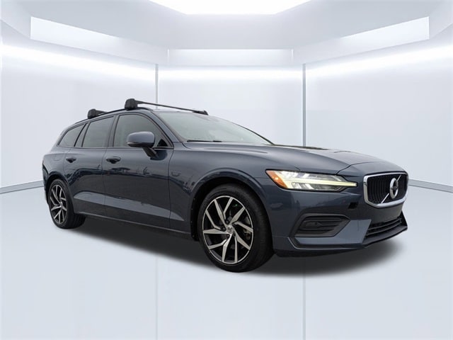 2020 Volvo V60 Momentum's photo