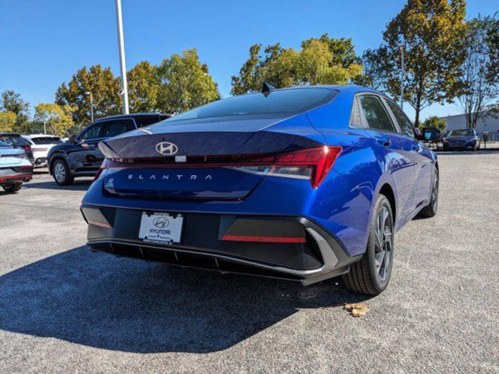 New 2025 Hyundai Elantra SEL Convenience Sedan
