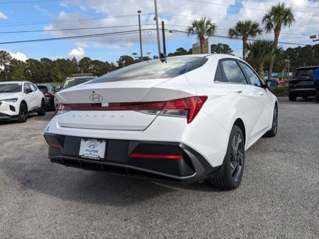 New 2025 Hyundai Elantra SEL Convenience Sedan
