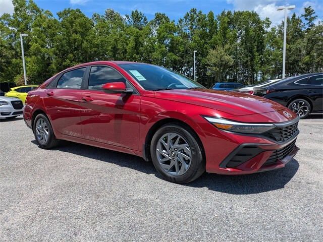 2024 Hyundai Elantra SEL photo 2