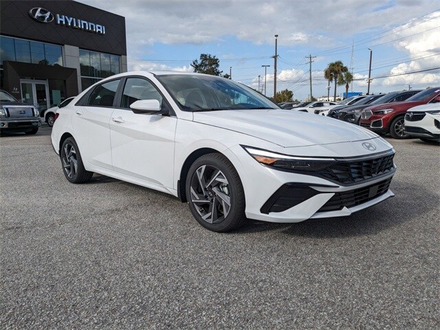 2025 Hyundai Elantra SEL Convenience photo 2