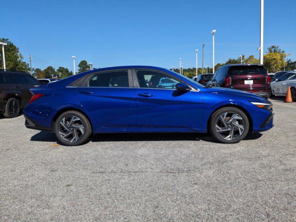 New 2025 Hyundai Elantra SEL Convenience Sedan