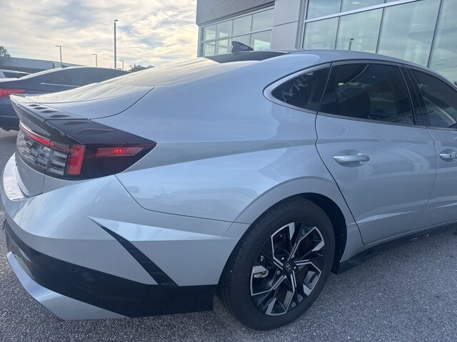 2024 Hyundai Sonata SEL photo 3