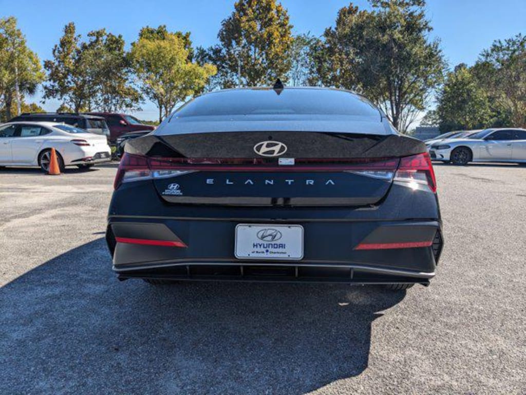 New 2025 Hyundai Elantra SEL Convenience Sedan