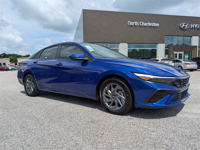 2024 Hyundai Elantra SEL photo 2