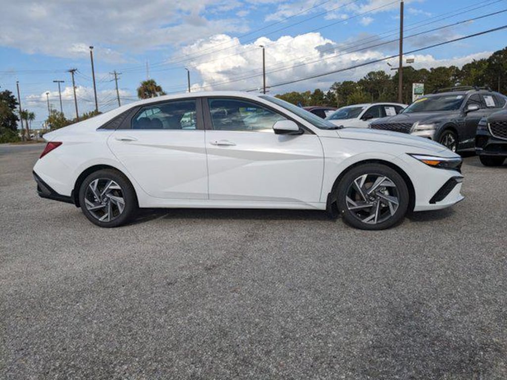 New 2025 Hyundai Elantra SEL Convenience Sedan