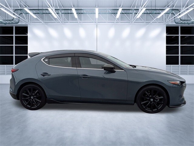 2021 Mazda Mazda3 Premium Plus photo 2