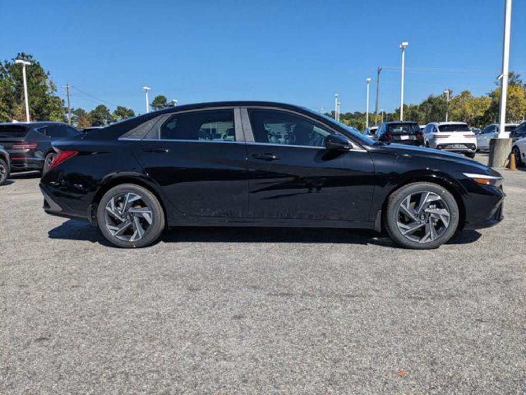 New 2025 Hyundai Elantra SEL Convenience Sedan