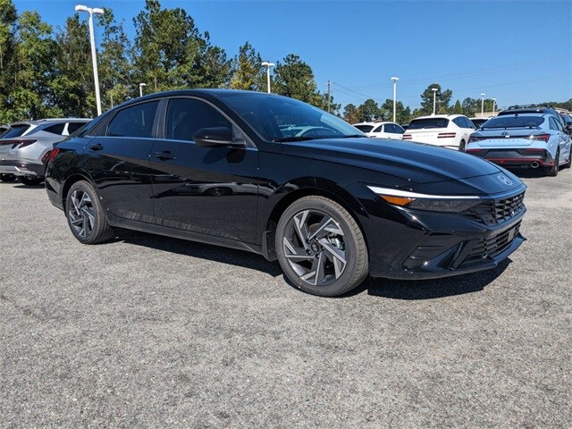 2025 Hyundai Elantra SEL Convenience photo 2