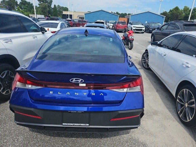 2025 Hyundai Elantra SEL Sport photo 4