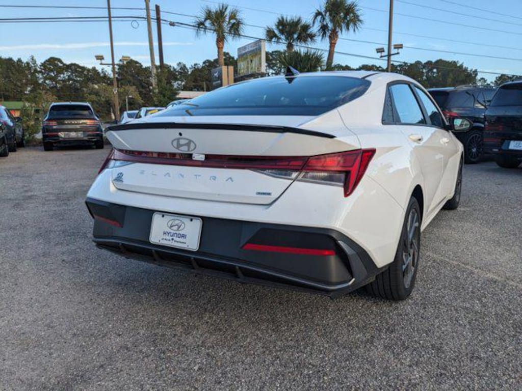 New 2025 Hyundai Elantra Hybrid SEL Sport Sedan