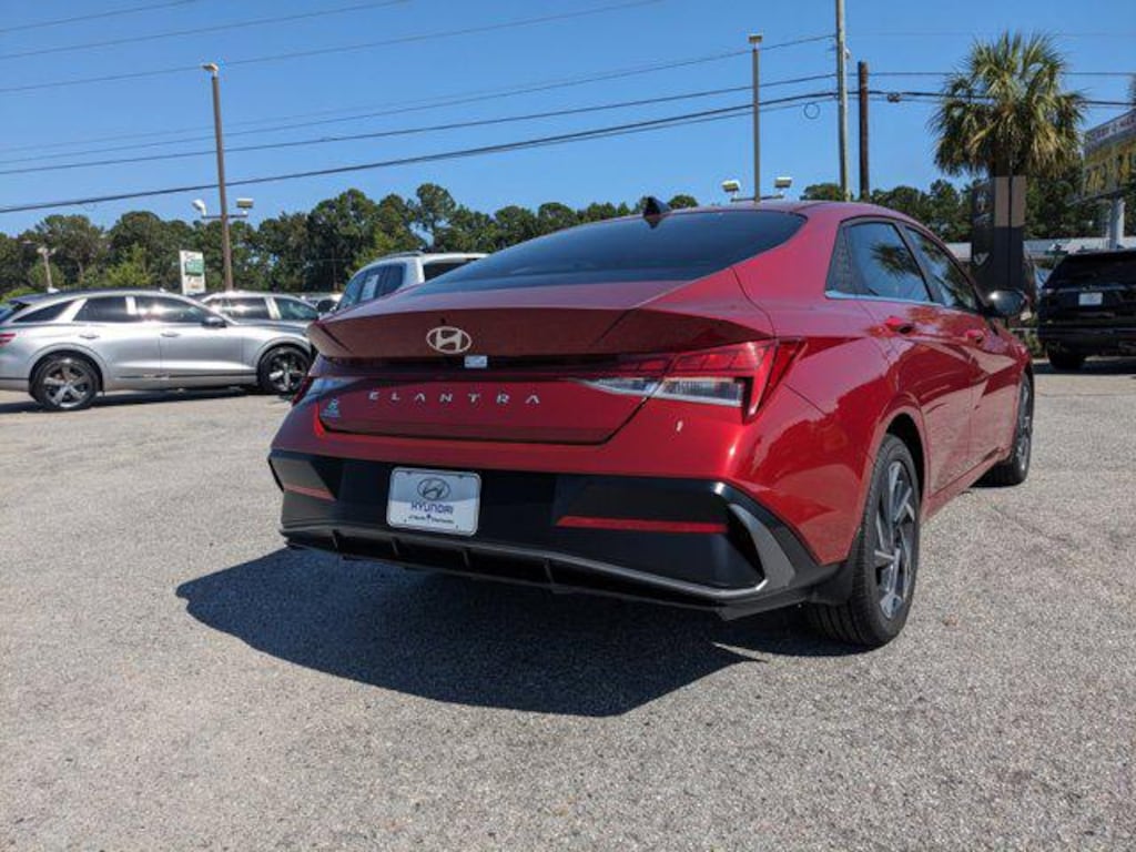 New 2025 Hyundai Elantra SEL Convenience Sedan