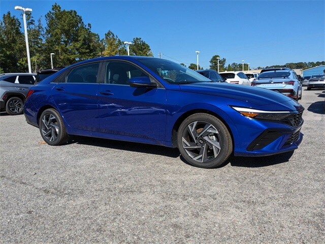 2025 Hyundai Elantra SEL Convenience photo 2