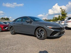2025 Hyundai Elantra SEL Convenience Sedan