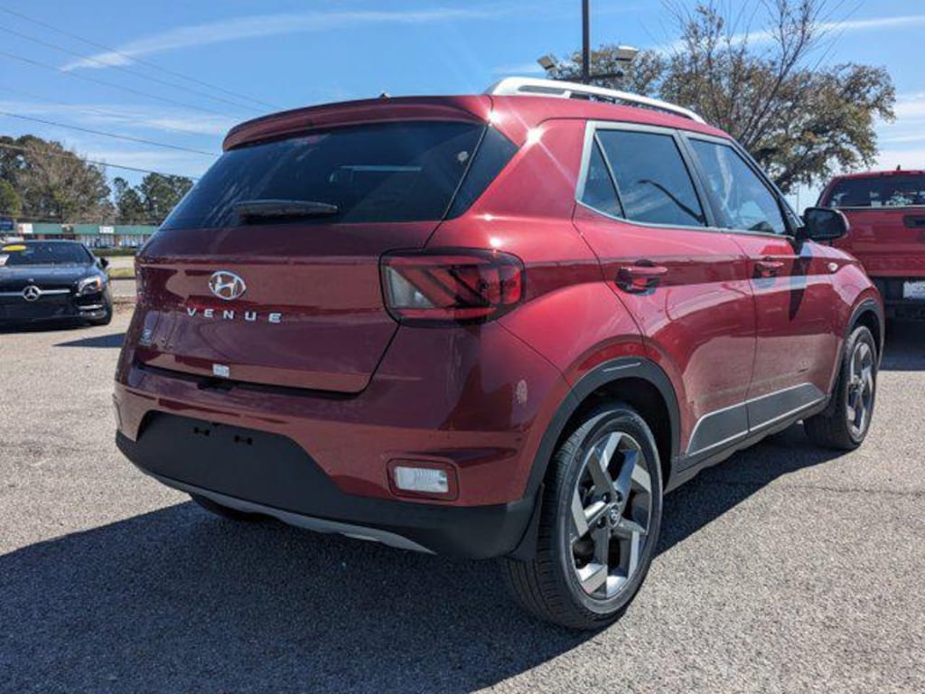 New 2025 Hyundai Venue SEL SUV