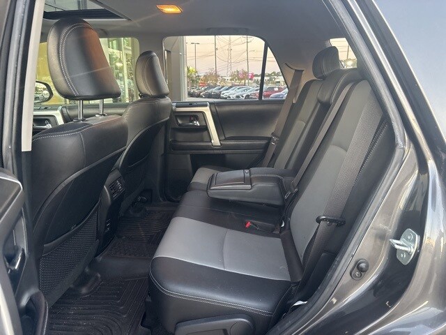 2016 Toyota 4Runner SR5 Premium photo 3