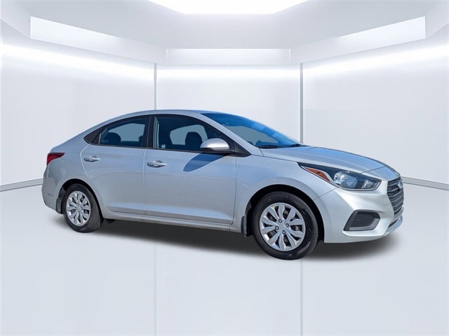 2021 Hyundai Accent SE's photo