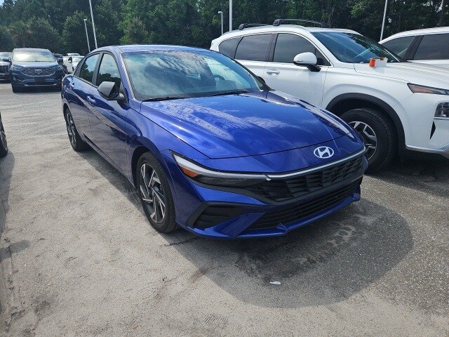 2025 Hyundai Elantra SEL Sport photo 2