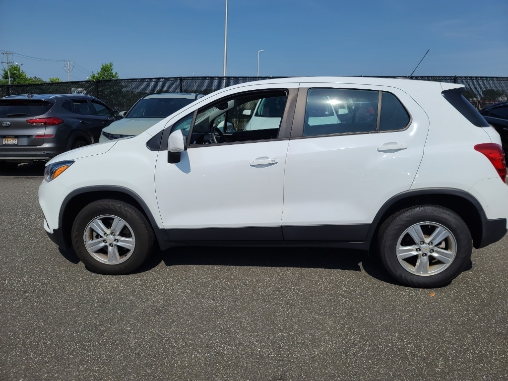 Used 2018 Chevrolet Trax LS with VIN KL7CJNSB1JB698207 for sale in Farmingdale, NY