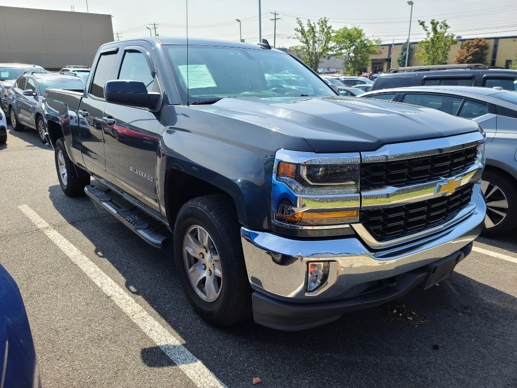 Used 2017 Chevrolet Silverado 1500 LT with VIN 1GCVKRECXHZ290312 for sale in Farmingdale, NY