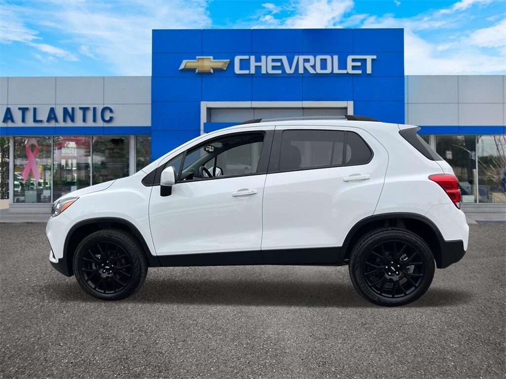 2022 Chevrolet Trax LT photo 2